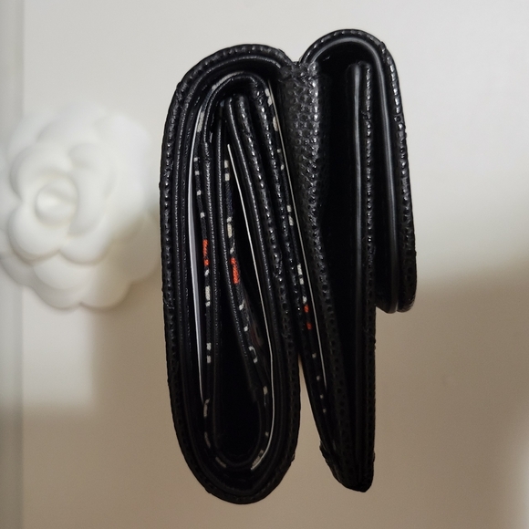 Chanel Trifold Compact Caviar Wallet - Picture 8 of 17